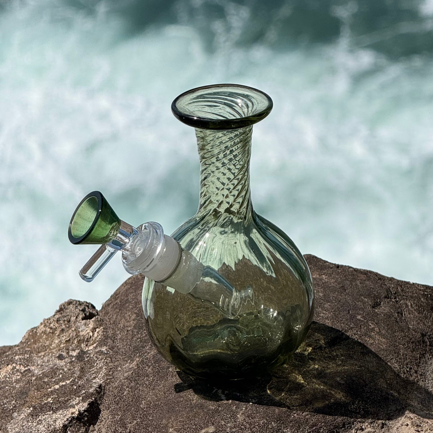 Vintage Vase Bong “Olivine Swirl”