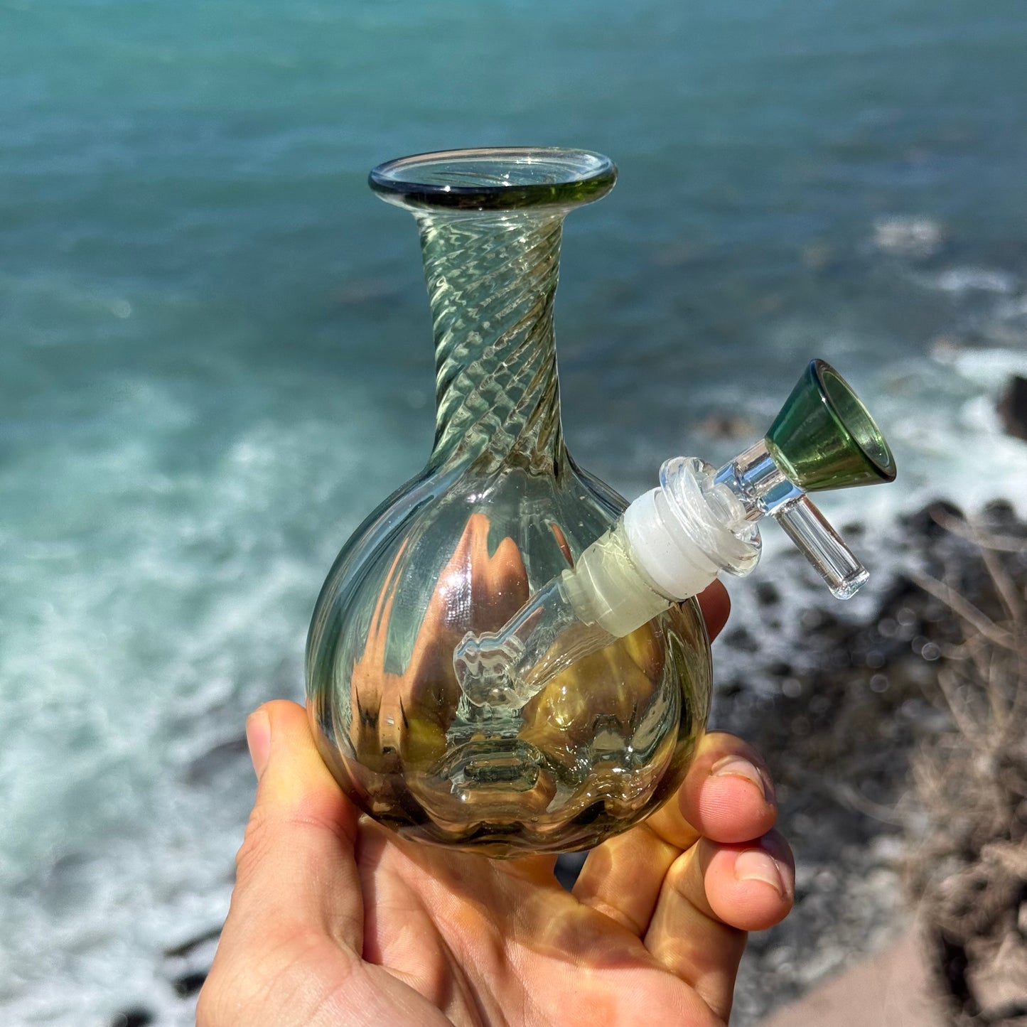 Vintage Vase Bong “Olivine Swirl”