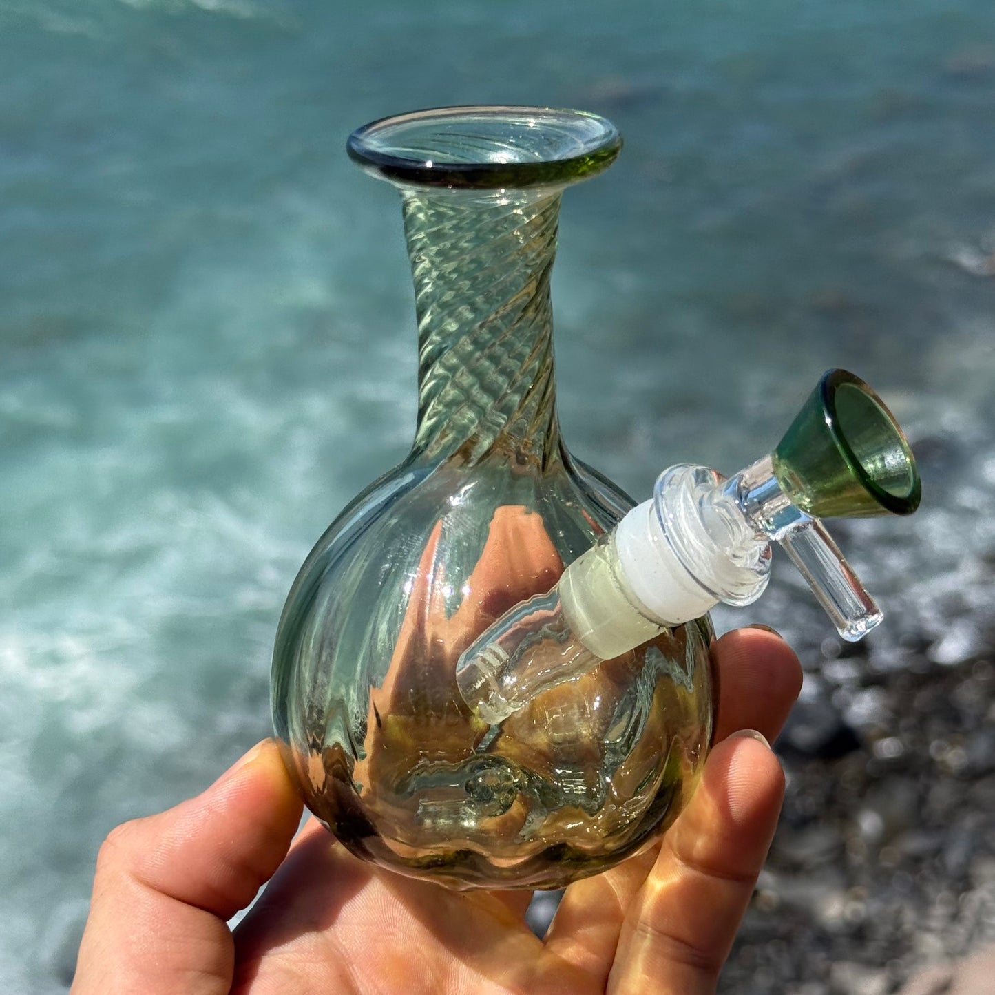 Vintage Vase Bong “Olivine Swirl”