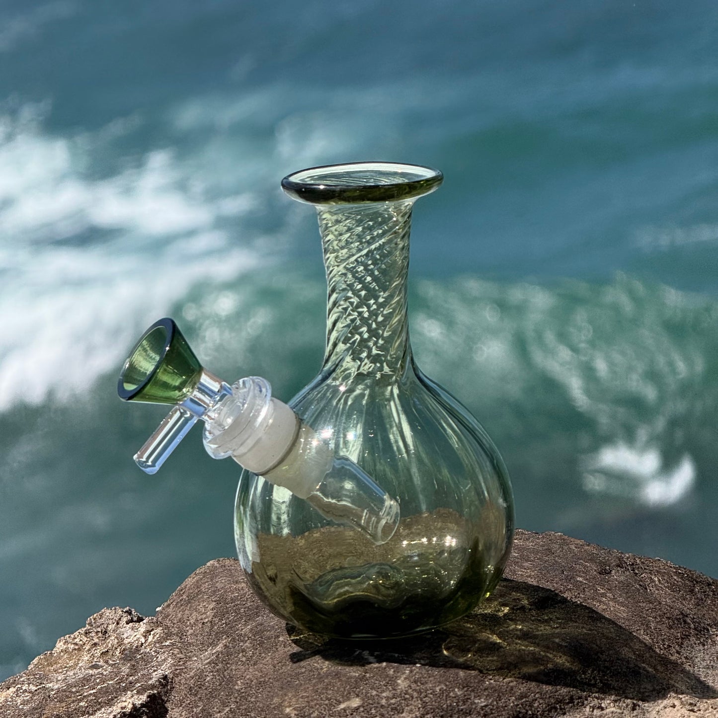 Vintage Vase Bong “Olivine Swirl”