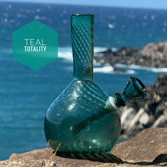 Vintage Vase Bong “Teal Totality”