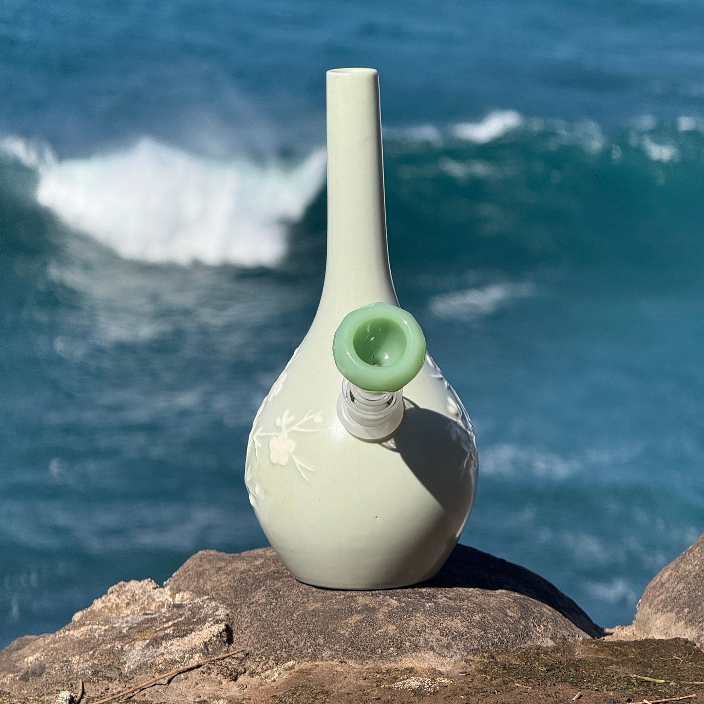 Vintage Ceramic Bong “Matcha Magic”