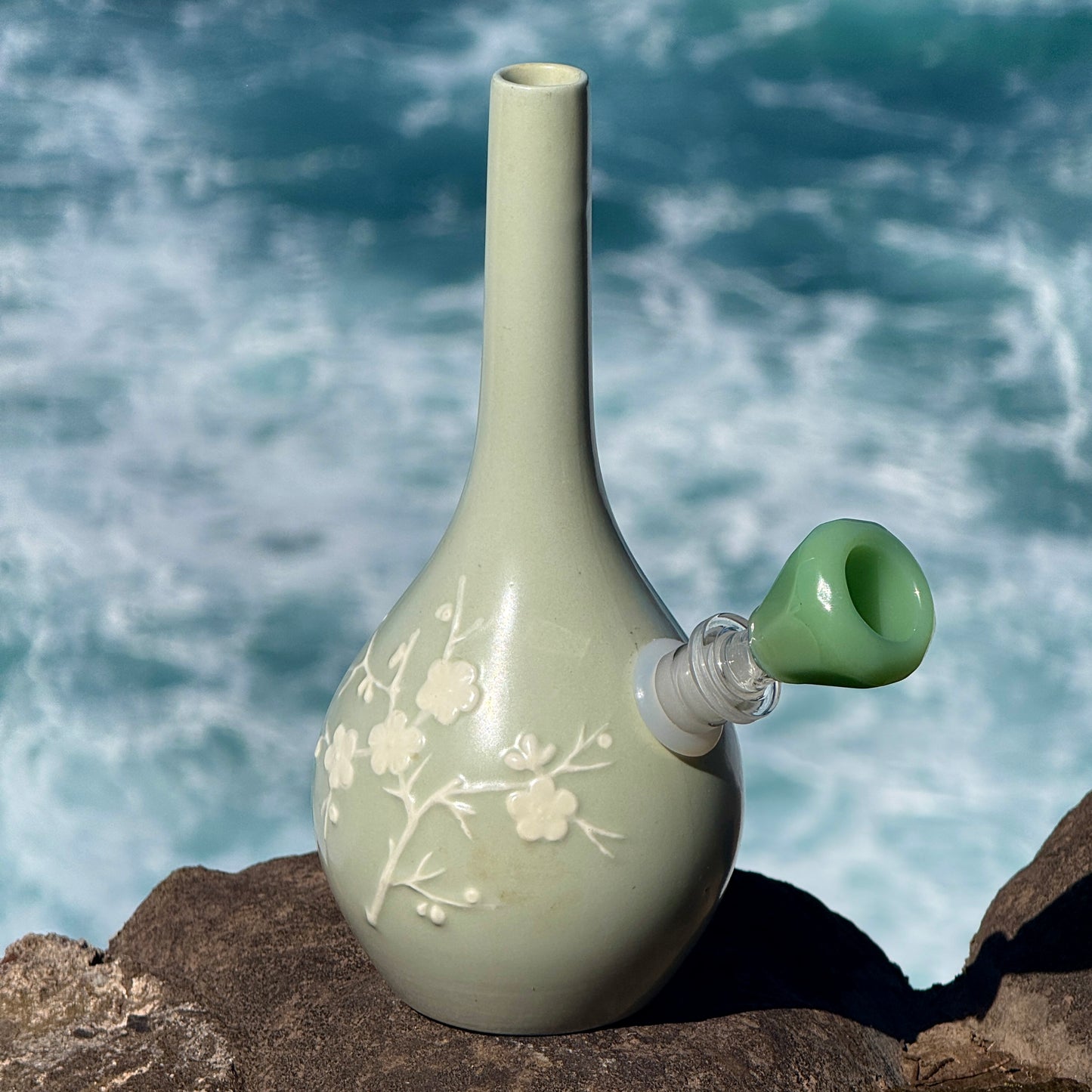 Vintage Ceramic Bong “Matcha Magic”